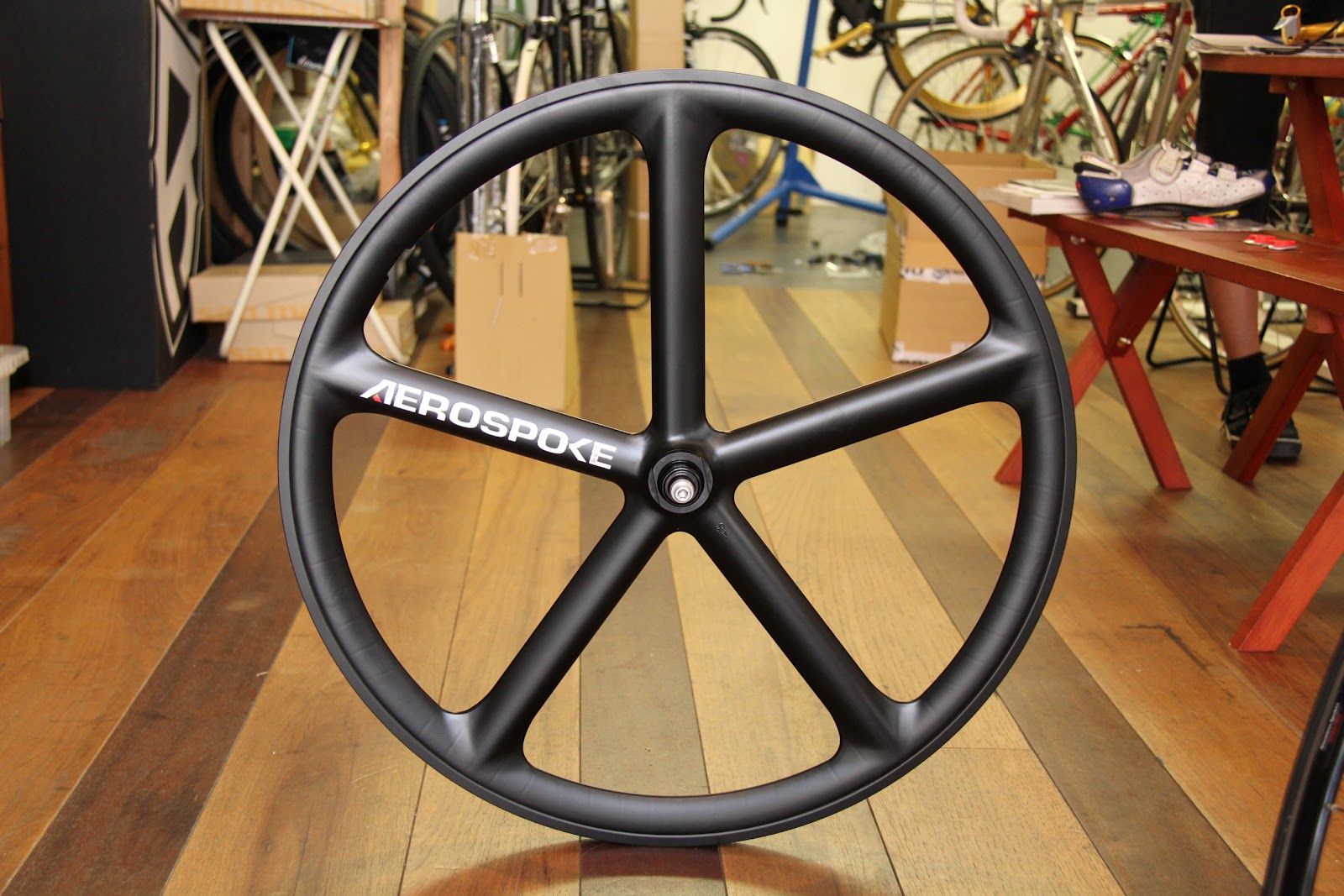AEROSPOKE、ピスト用バトンホイール