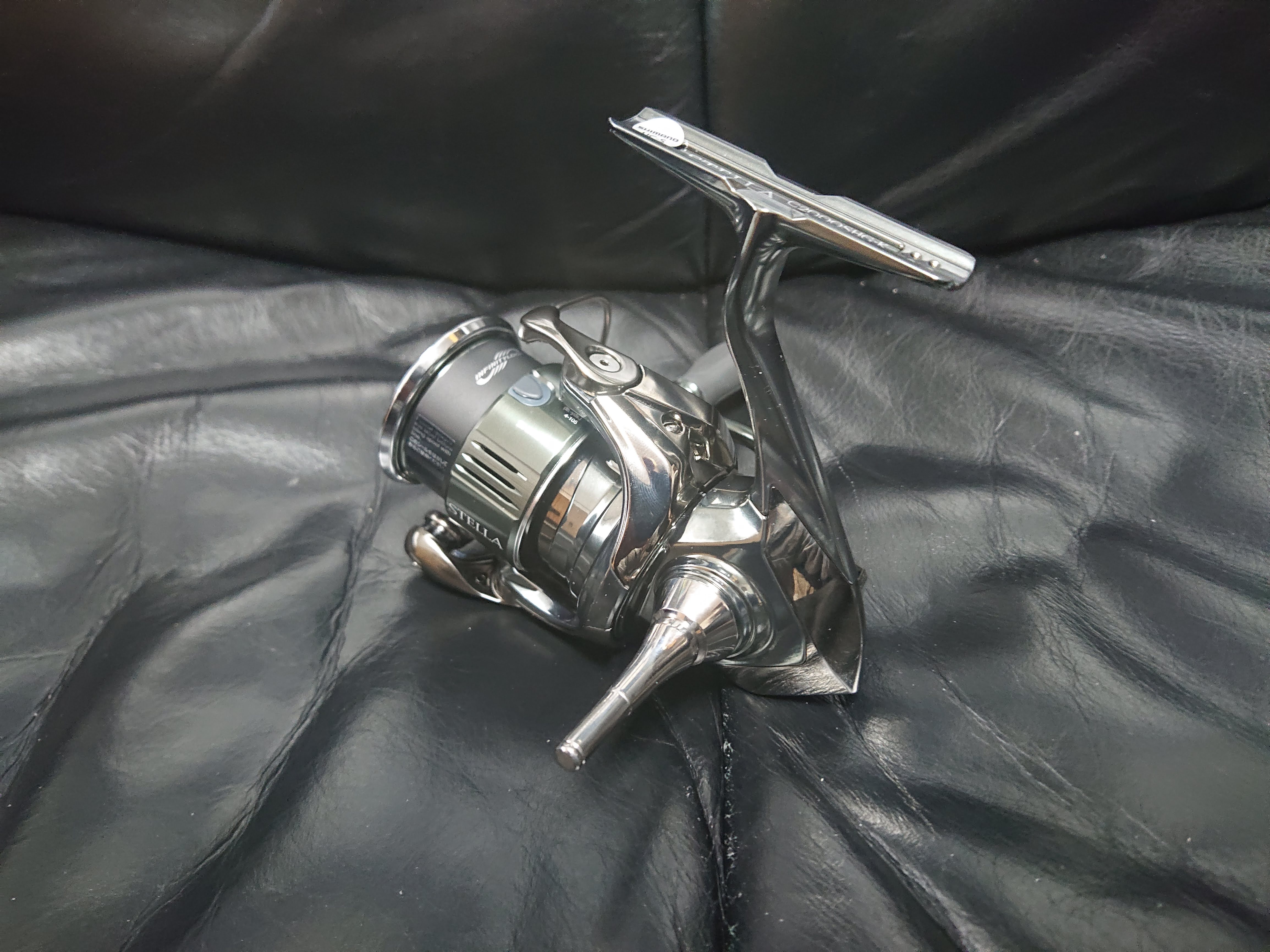22ステラに似合うのはどっちだ？！シマノ 夢屋 チタンリールスタンド