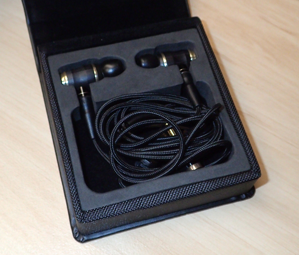 Sandal Audio: JVC HA-FX1100 ウッドドームユニット搭載イヤホンのレビュー