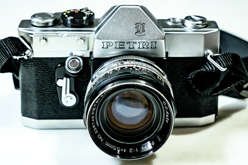 アリバイ日記: 【フィルムカメラ】次のカメラは PETRI V6だ！！