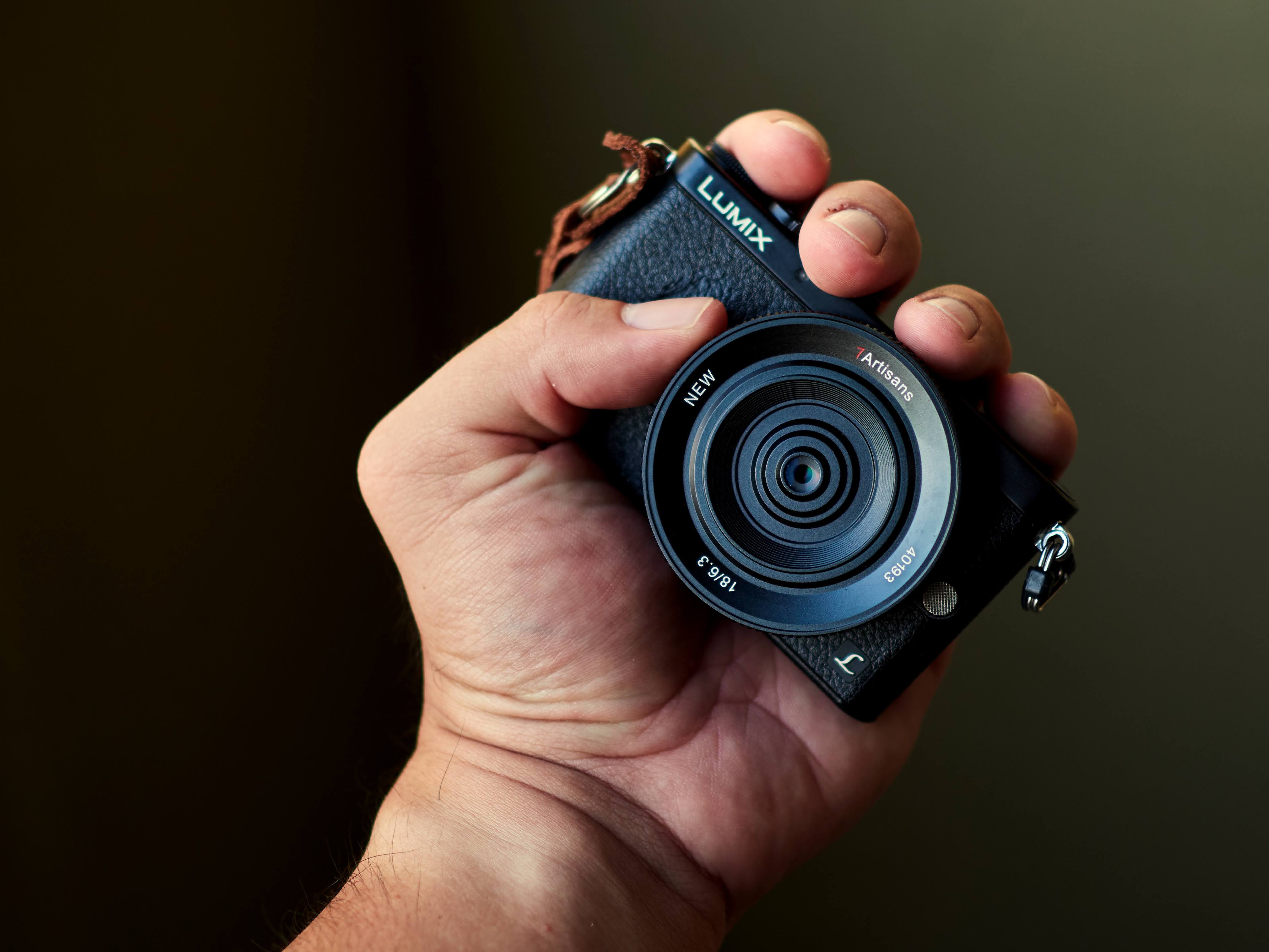 ROBIN WONG : Super Compact 35mm Street Setup - LUMIX GM1 +