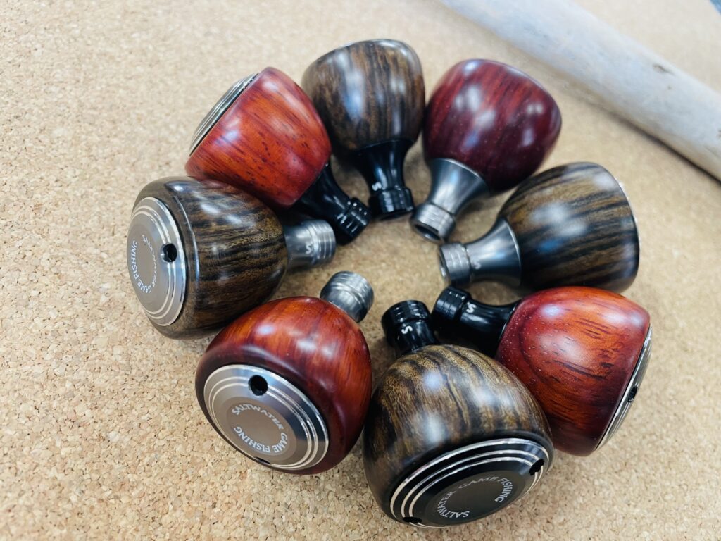 待ちに待ったウッドハンドルノブが入荷！ - 道東の釣りならブルー