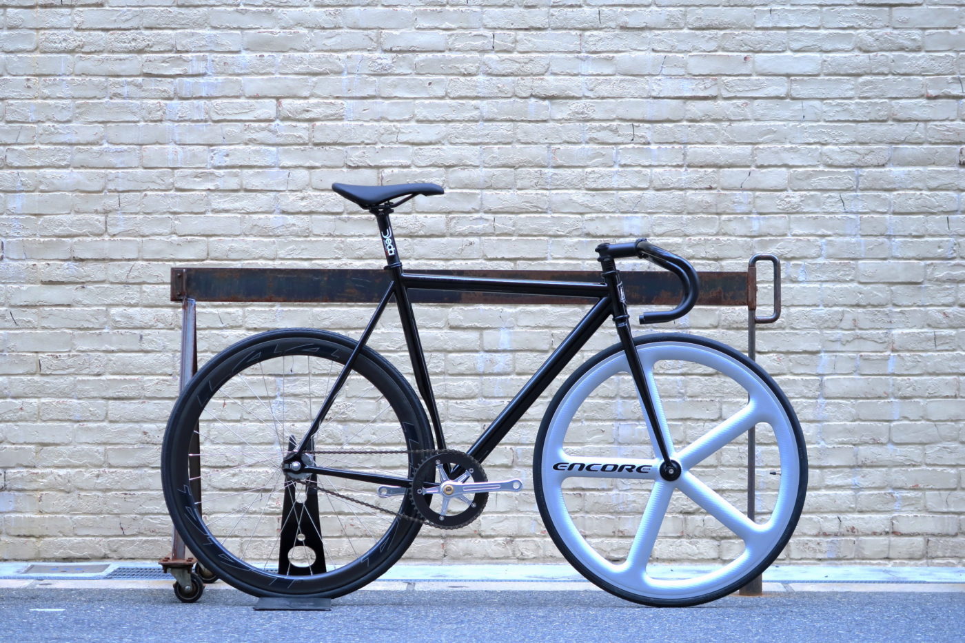 ANGELINOを分析、そしてカスタム。 | ブローチャーズ - BROTURES