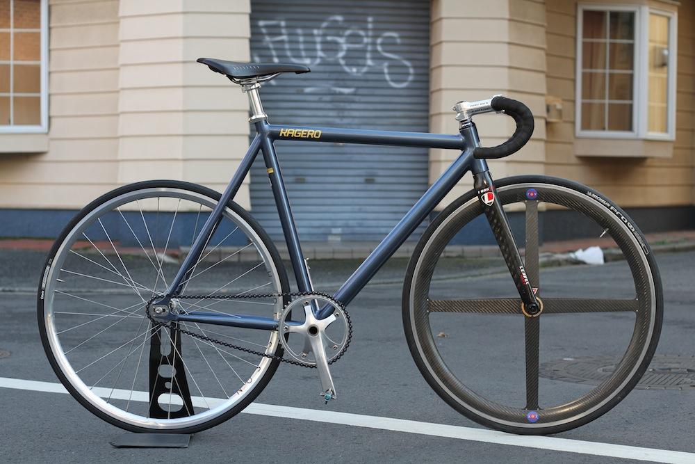 Introducing the mechanic. | ブローチャーズ - BROTURES ONLINE STORE