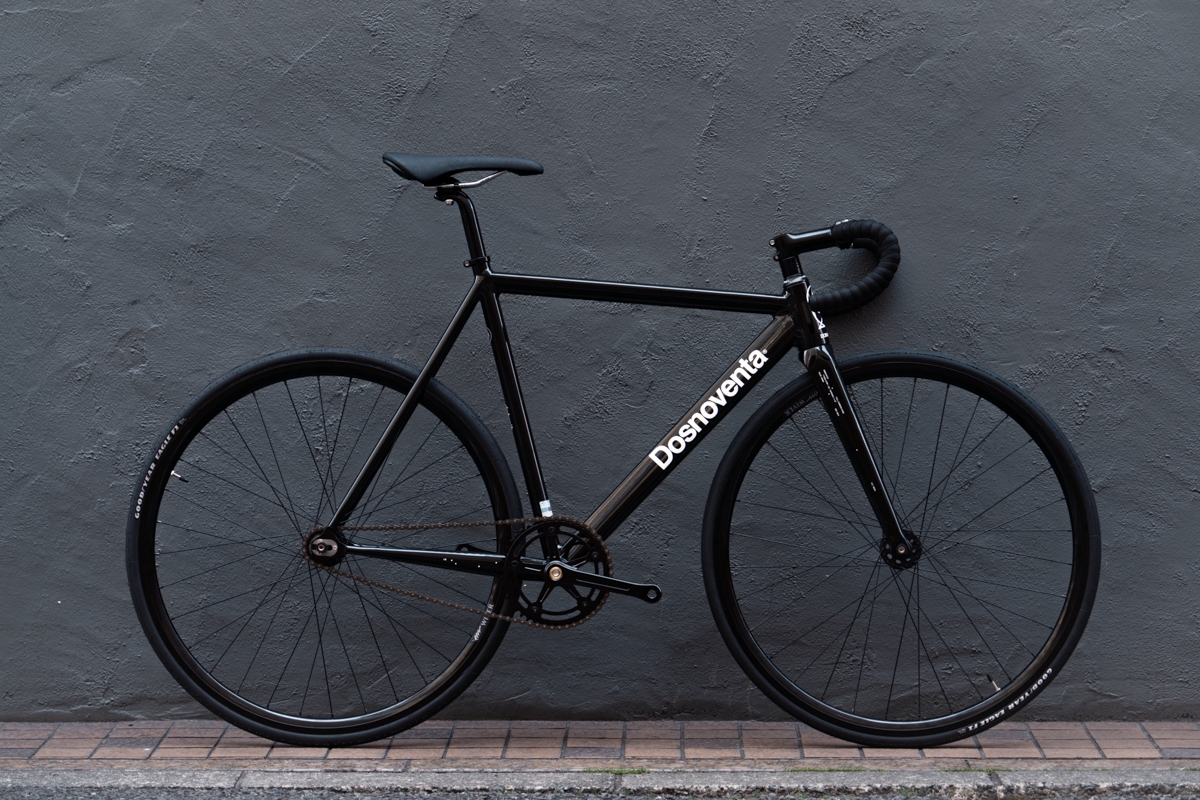 初ピストのためのDosnoventa。 | ブローチャーズ - BROTURES ONLINE