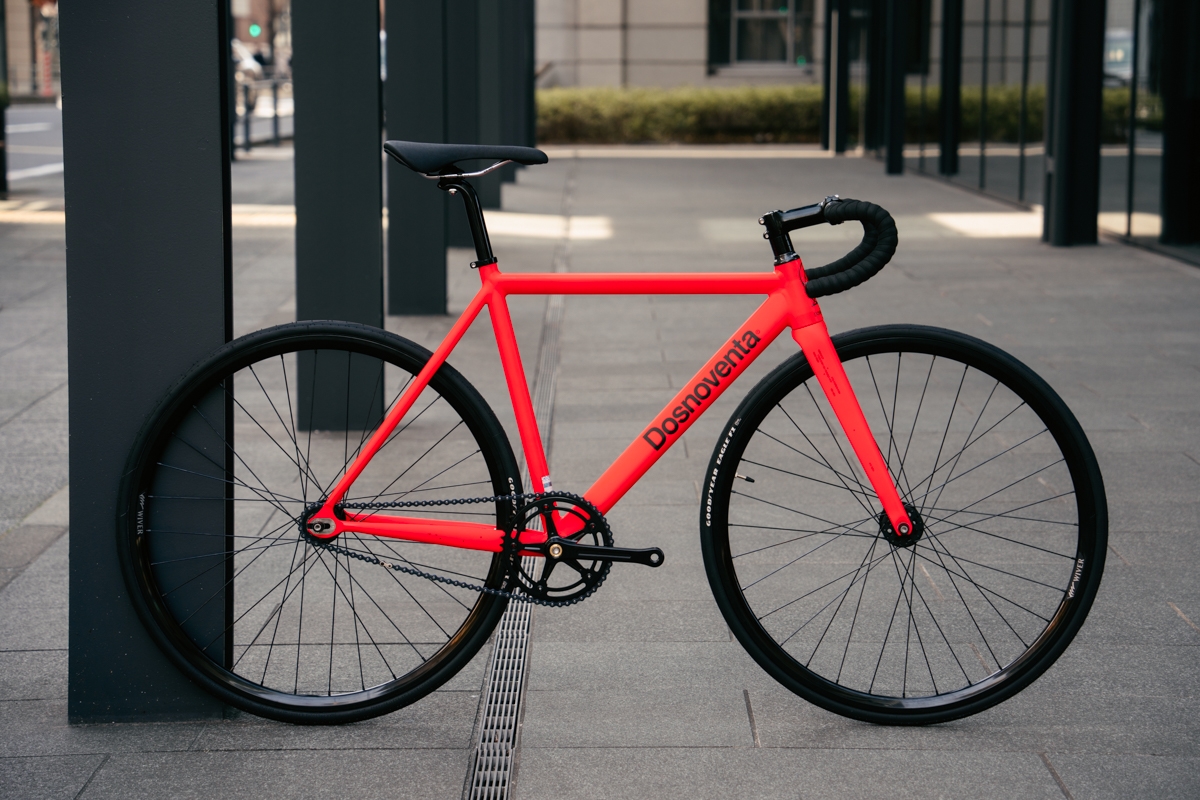 初ピストのためのDosnoventa。 | ブローチャーズ - BROTURES ONLINE