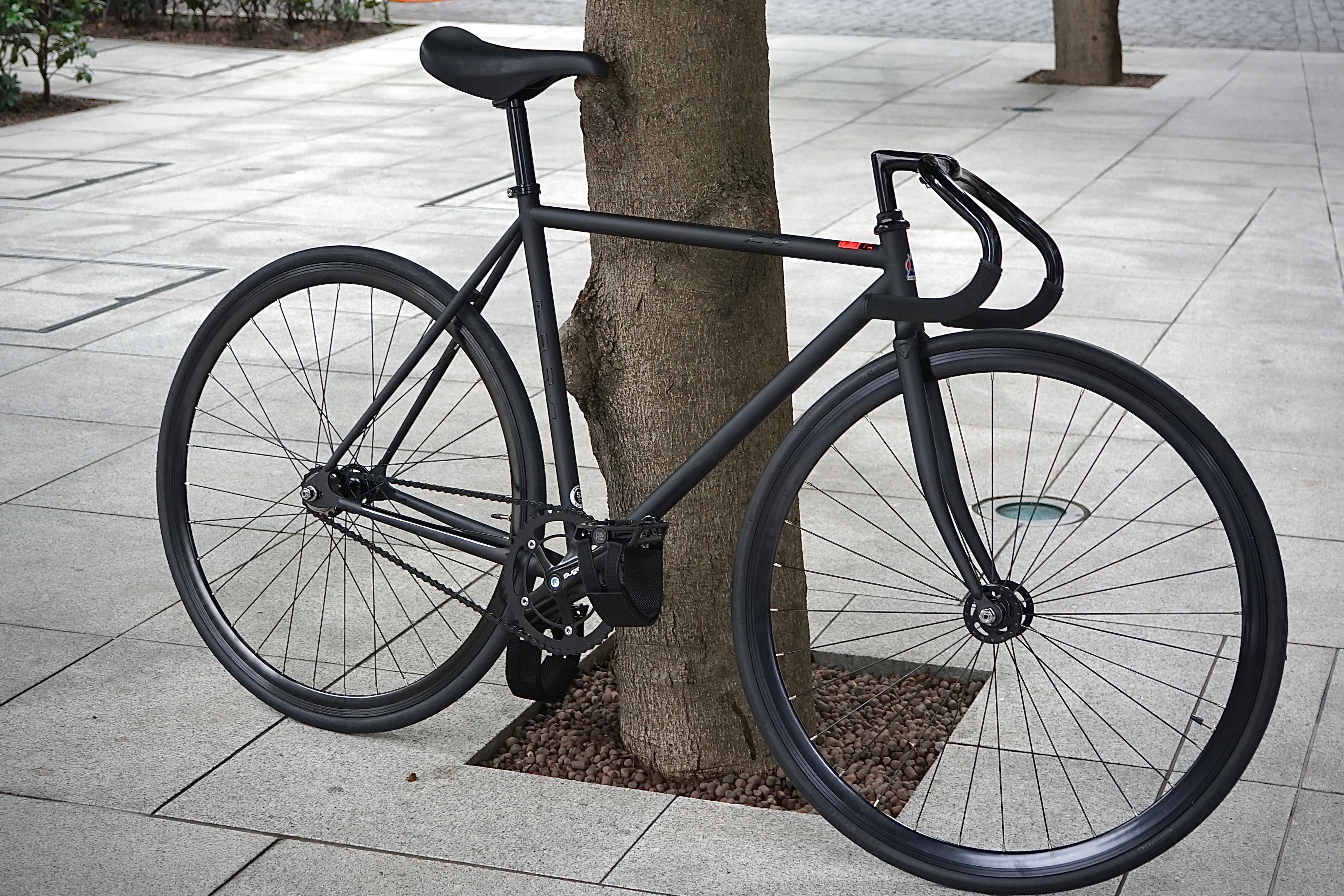 10万円以下で購入できるピストバイク、FUJI FEATHERがBROTURES原宿にて