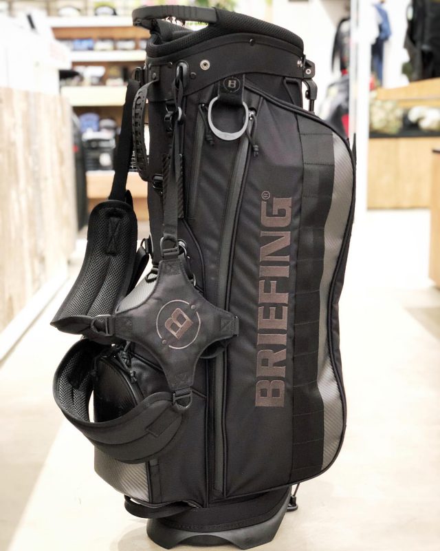 BRIEFINGスタンド式キャディバッグゴルフバック「CR-4 #01」の2つの
