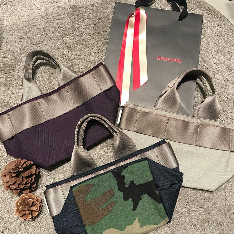 ブリーフィングのナイロントートに新色が登場！夏服との相性も良いので