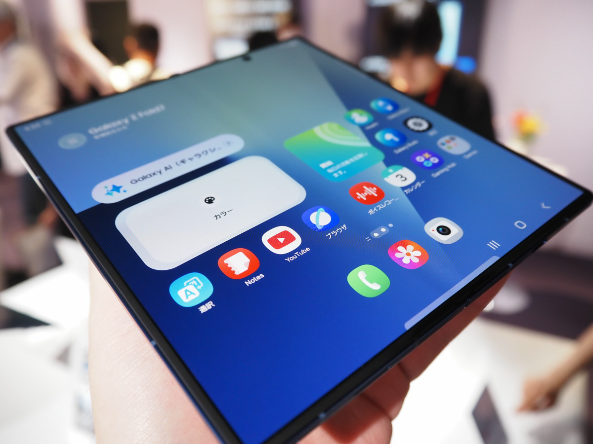 折りたたみiPhone「8インチ大画面」「4つのカメラ」「Touch ID」搭載で