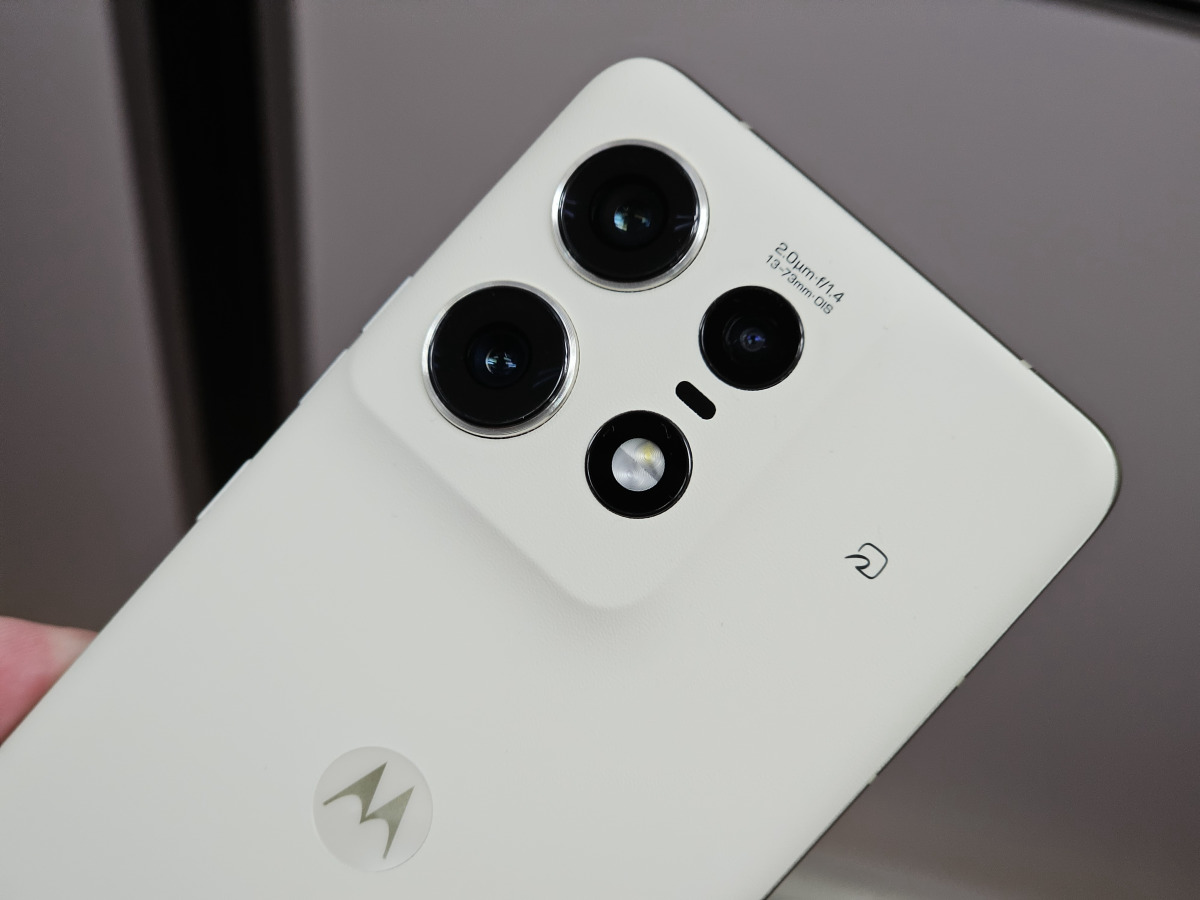 一括1472円「motorola edge 50s pro」端末単体でも72％オフで