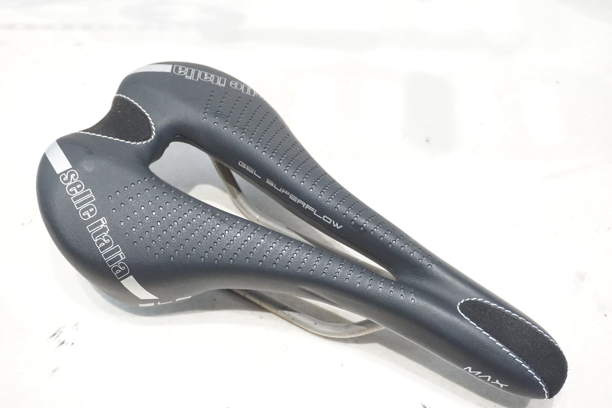 SELLE ITALIA 「セライタリア」 SLR GEL SUPERFLOW MAX チタンレール