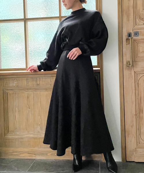 JUNOAH（ジュノア）の「ショート丈トレーナー&マーメイドスカート