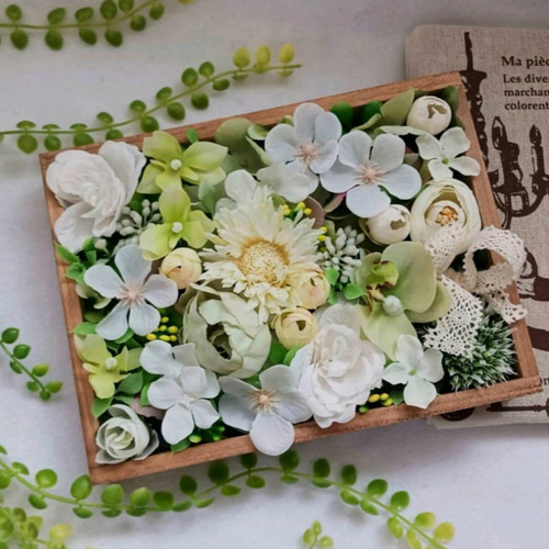 再販】ホワイト&グリーンのBOXフラワーアレンジメント(あじさい