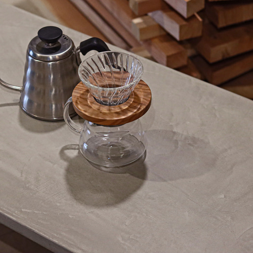 センターテーブル｜ライトグレー｜四角脚｜薄塗りモルタル｜ダイニング