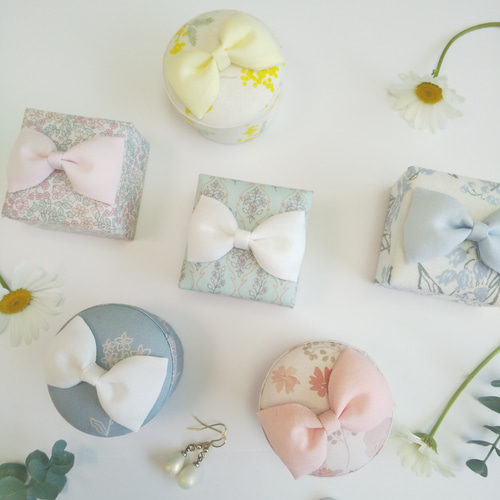 カルトナージュリボンの小さな小物入れ フリーボックス・小物入れ