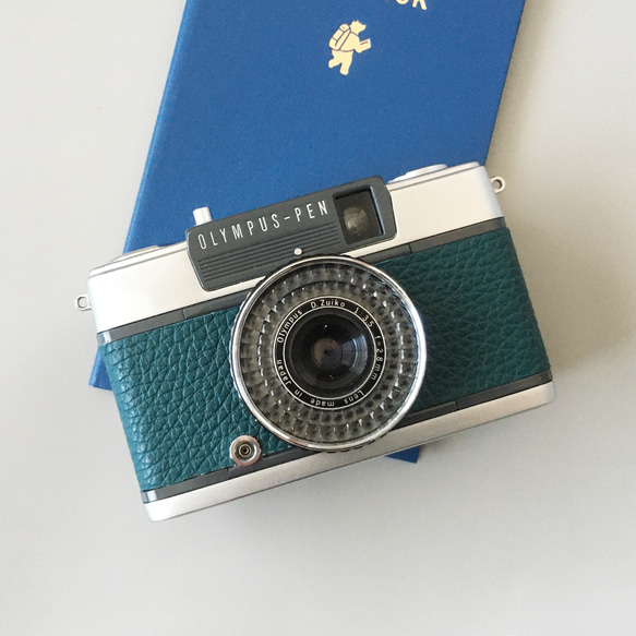 1本で2倍撮れるハーフカメラ｜オリンパス PEN EE-2ディープグリーン