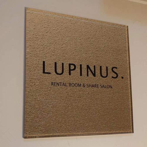 屋外対応】神秘的なゴールド背景のアクリル表札＊透明4辺45度斜め