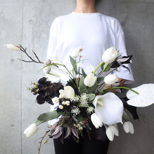 おしゃれ上級者のトレンド黒花が上品なチューリップブーケ♡ ブラック