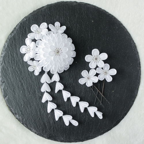 受注制作｟華やか丸菊と梅の髪飾り-六花-｠つまみ細工 かんざし 成人式