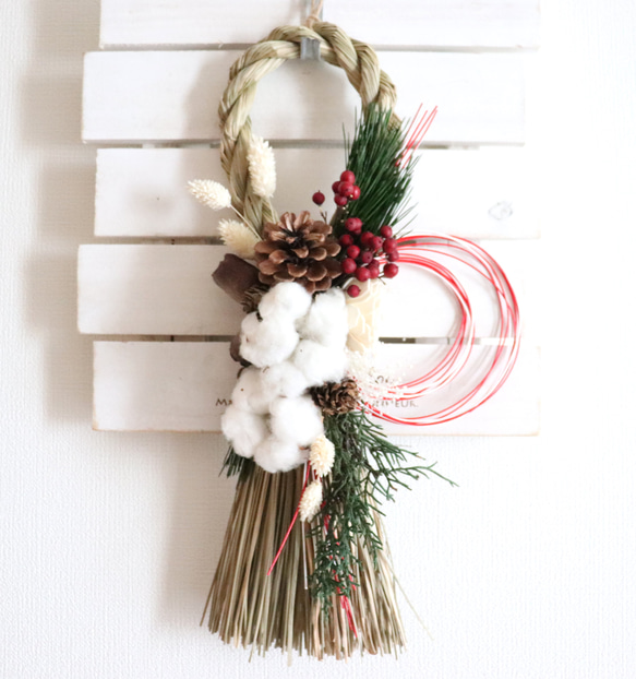 迎春ピック付き☆お正月飾り～松と綿の実スワッグ～（プリザーブド