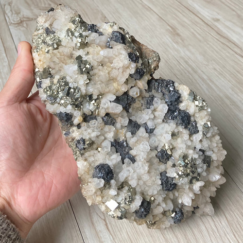 水晶クラスター黄鉄鉱入り 青森産 【公式通販】