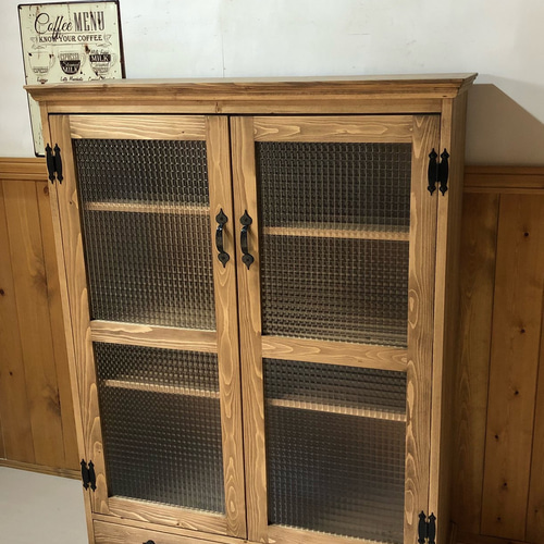 食器棚 チェッカーガラス 扉付き本棚 アンティーク家具 ガラス