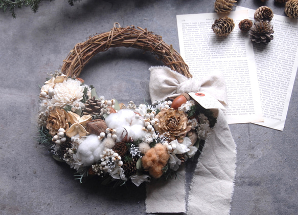 森のハーフリース＊ふわふわコットンフラワーとたっぷり木の実~ リース