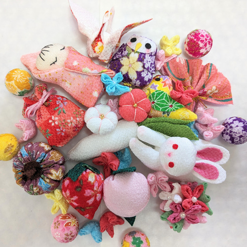 ちりめん細工の吊るし飾り お祝い 女の子の成長を願う✿つるし雛