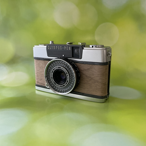 1本で2倍撮れるハーフカメラ｜オリンパス PEN EE-2天然ウォールナット