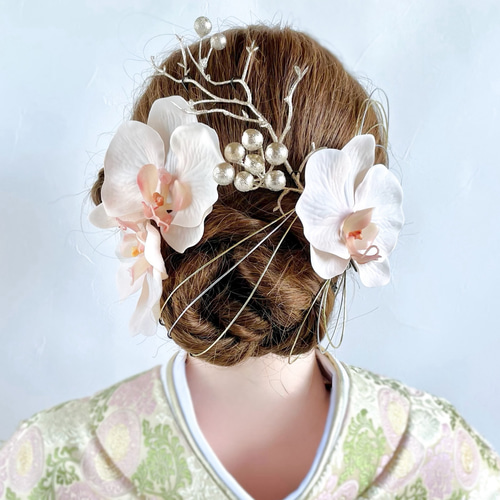 ピーチオレンジの胡蝶蘭と枝物の髪飾り 結婚式・成人式・卒業式に 和装