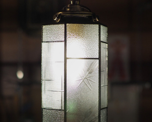 昭和ガラスのペンダントランプ 吊り下げランプ ステンドグラスランプ