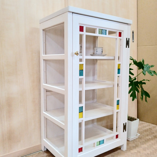 小さい色ガラス入り扉のキャビネット白 飾り棚 食器棚 高さ90cm