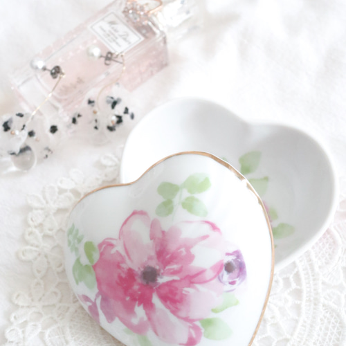 水彩フラワーのハート型小物入れ ポーセラーツ アクセサリートレイ