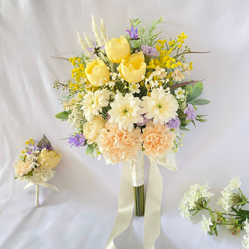 受注再販】ペールカラー ダリアと チューリップ の クラッチ ブーケ
