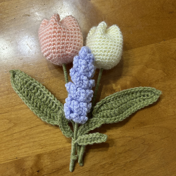 花束 ハンドメイド 毛糸 編み物 かぎ針編み ブーケ 赤 ピンク 白