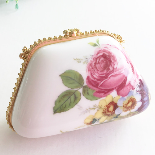 ギフトに最適！華やかなマイセン柄のバック型ピルケース（小物入れ