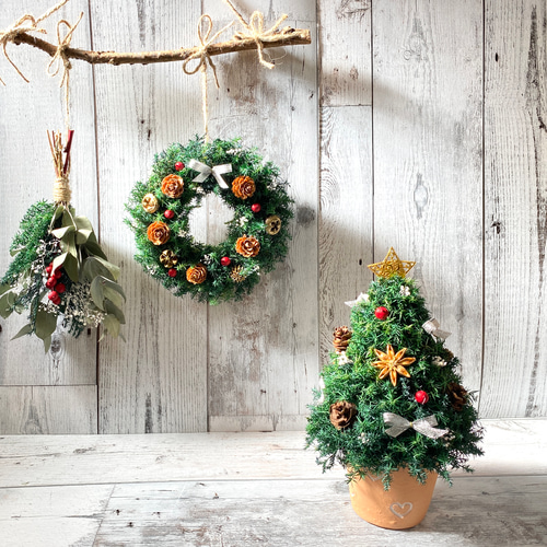 クリスマスリースとスワッグのツイン壁飾り（プリザーブドフラワー