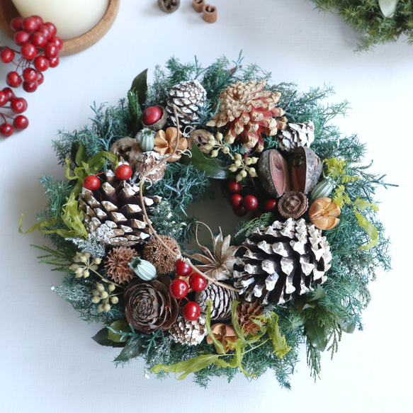 木の実いっぱいなクリスマスリース リース viento 通販 19741949