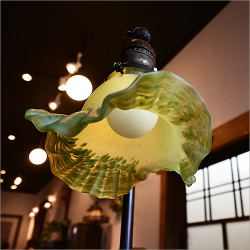 1点モノ アンティーク フロアランプ フリルガラスシェード 昭和レトロ