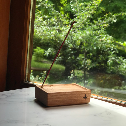 無垢の木のインセンスホルダー（お香立て） ディフューザー・アロマ