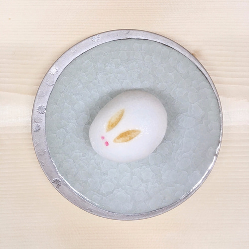 菓子皿（銘々皿） 亀甲貫入釉 グレー×白金彩 サイズS 小皿 陶仙窯 通販