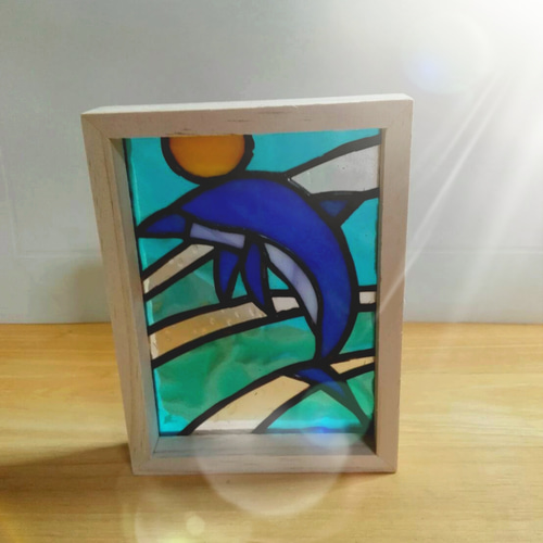 ステンドグラス製 月とイルカのパネル サンキャッチャー ようこ 通販