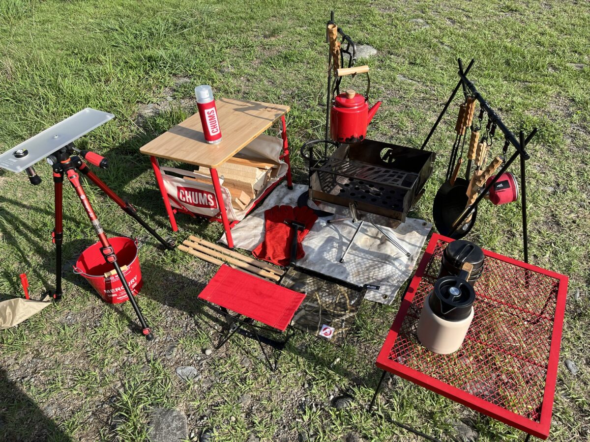 CHUMS「ファイヤーウッドテーブル」｜おしゃれでかわいい焚き火