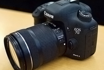 高速連写・AF性能を追求したAPS-Cフラッグシップ機 CANON EOS 7D Mark