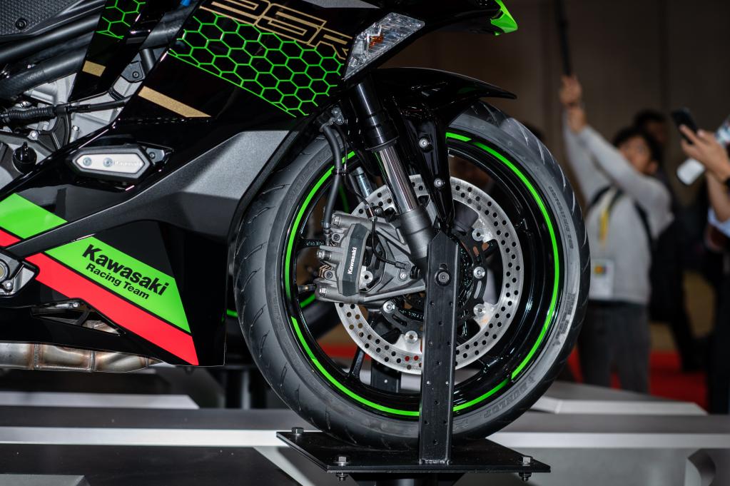 レッドゾーンが17,000rpmからってヤバイ！ カワサキから電撃発表の