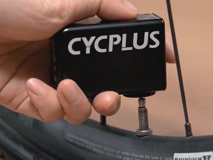 自転車用電動携帯ポンプ「CYCPLUS CUBE」 | インディゴーゴージェーピー