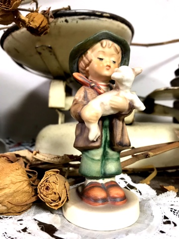 廃窯品 ドイツGoebel社製 フンメルドール『The lost sheep』 | 西洋