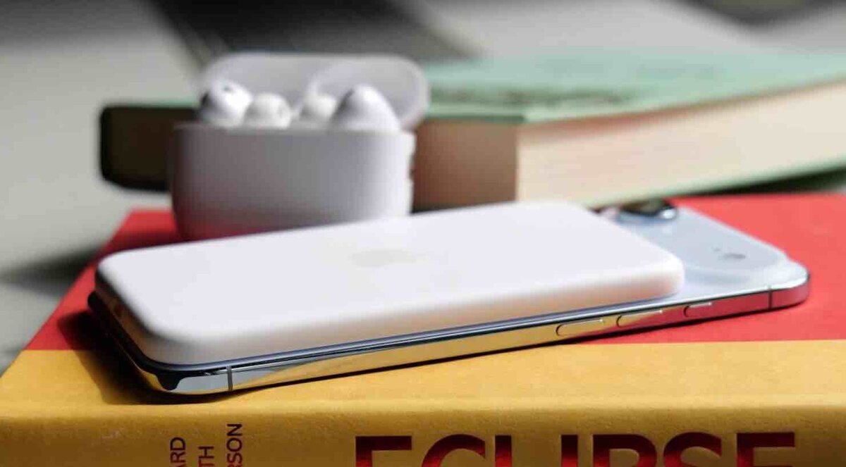 iPhone Air専用MagSafeバッテリーは本当に必要か？海外レビューが