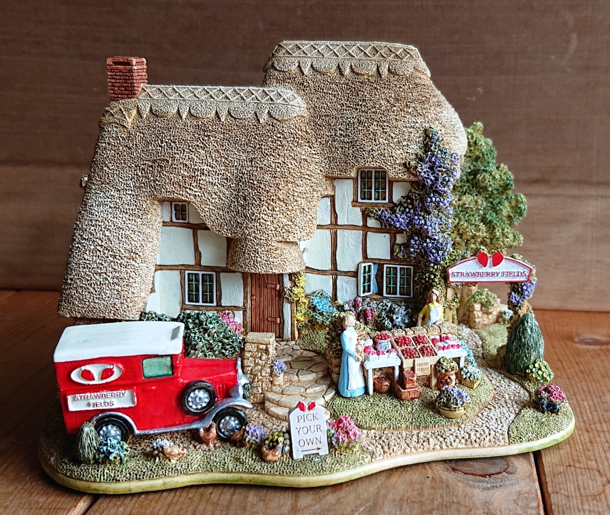 Lilliput Lane STRAWBERRY FIELDS 2004 Anniversary Cottage L2683